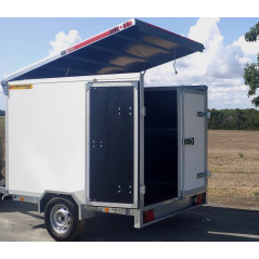 Remorque fourgon avec portes armoires
